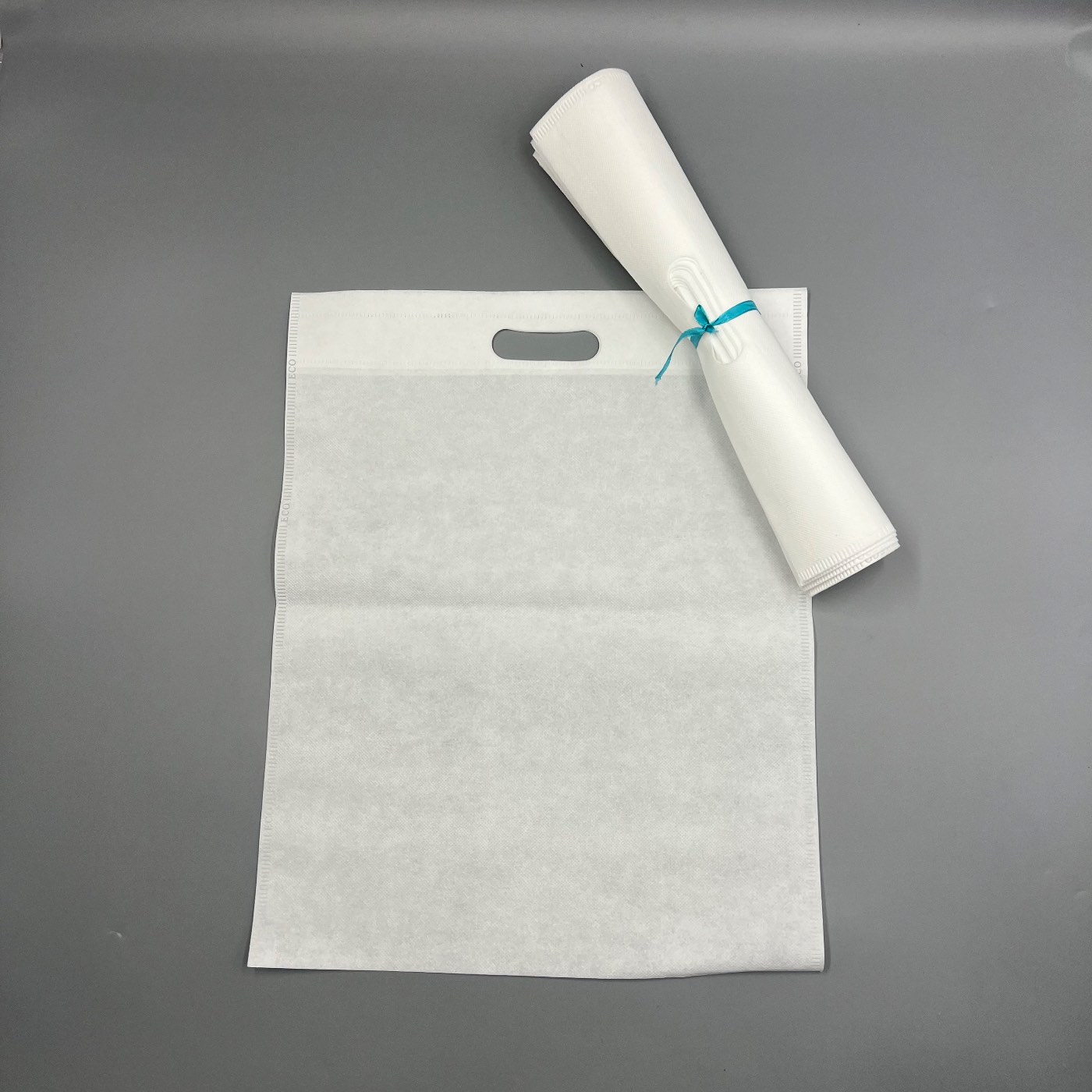 Non Woven D-Cut packaging bag